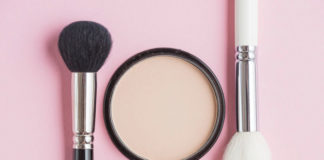 Najlepsze pudry i podkłady na ciepłe dni