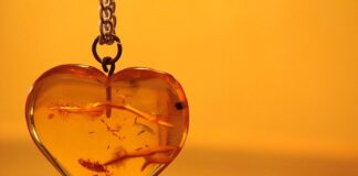 Bursztyn jest wykorzystywany nie tylko do produkcji biżuterii