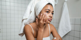 Kosmetyki naturalne do pielęgnacji twarzy – jak dbać o skórę w kilku krokach