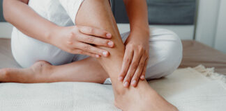 Poznaj sposoby na opuchnięte kostki nóg