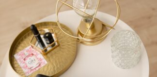 Jak prostować włosy: poradnik dla początkujących