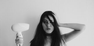 Suszenie włosów w ciągu dnia