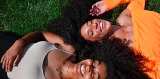 Zalety i wady lokowania włosów