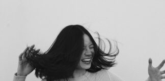 Jak prawidłowo myć włosy i dlaczego to takie ważne