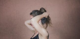 Zawiązywanie włosów na cienkich i delikatnych włosach