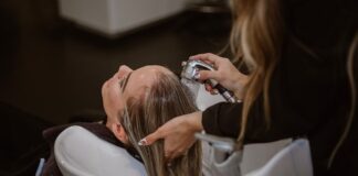 Farbowanie włosów w domu vs w salonie