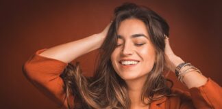 Jakie produkty do pielęgnacji włosów warto mieć w swojej kosmetyczce?