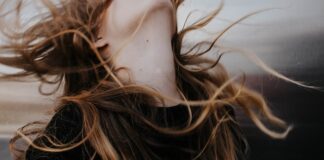 Jak zminimalizować uszkodzenia włosów podczas stylizacji