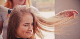 jak suszyć włosy bez szkody dla ich kondycji
