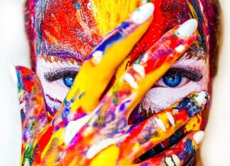 Jak makijaż niszczy twarz?