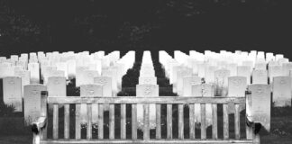 Czy Kremować twarz po peelingu?