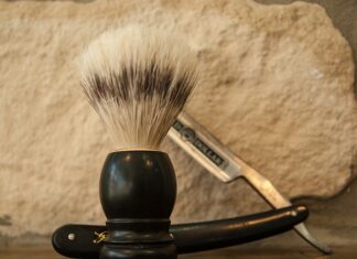 Czy golarką goli na gładko?